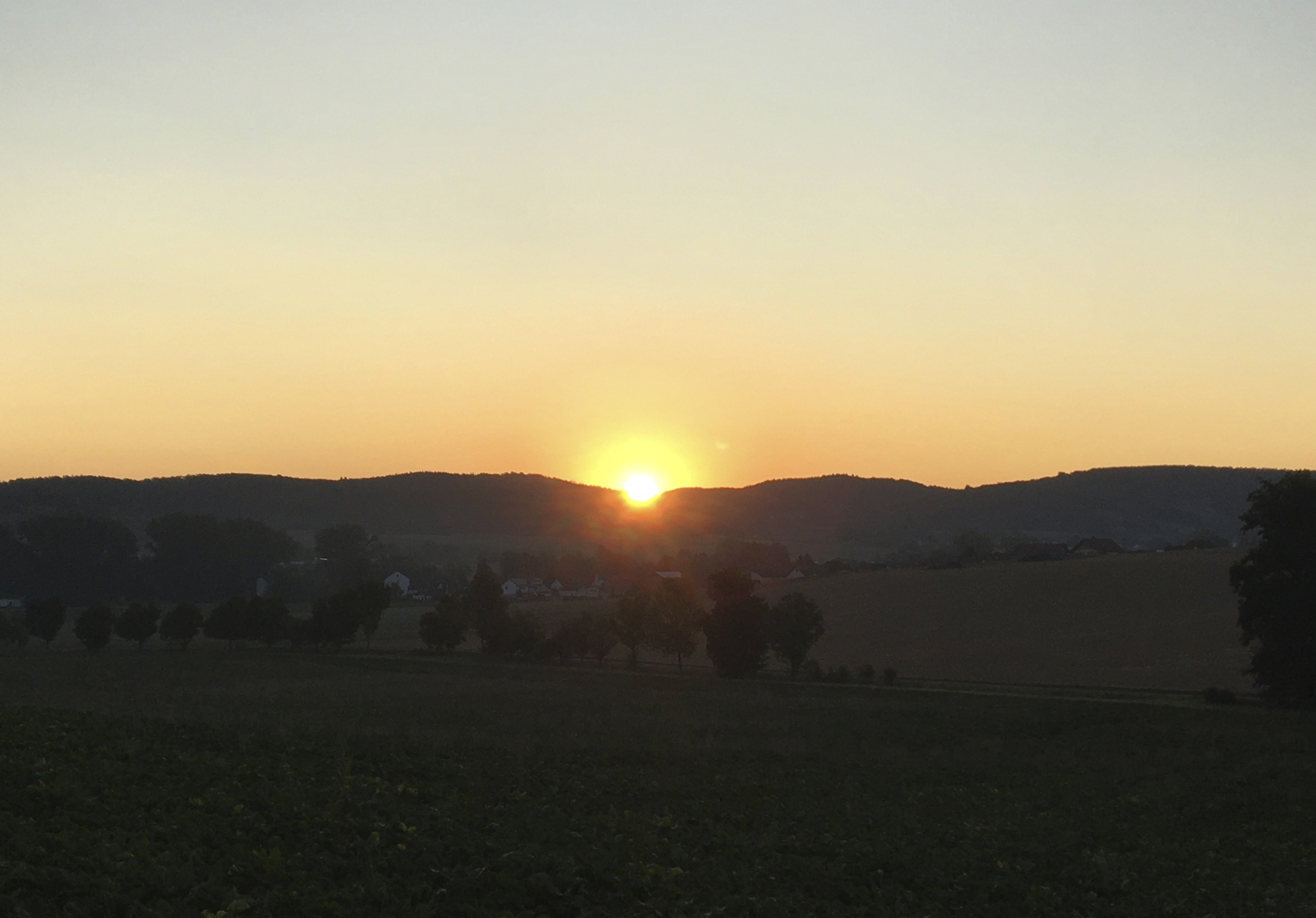 Abb 12 Sonnenaufgang Tag Nacht Gleiche am Menhir